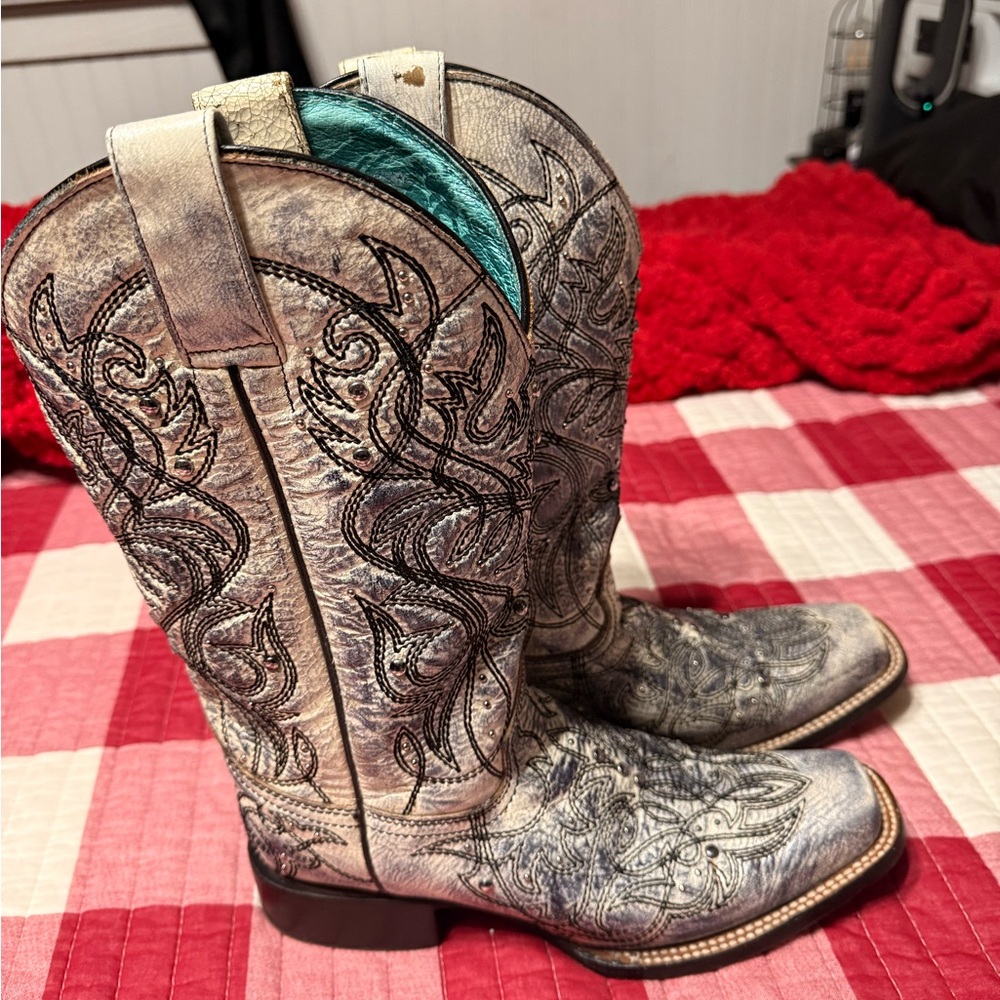 Corral Silver and Black embroidered and studded  Boots - Picture 2 of 3